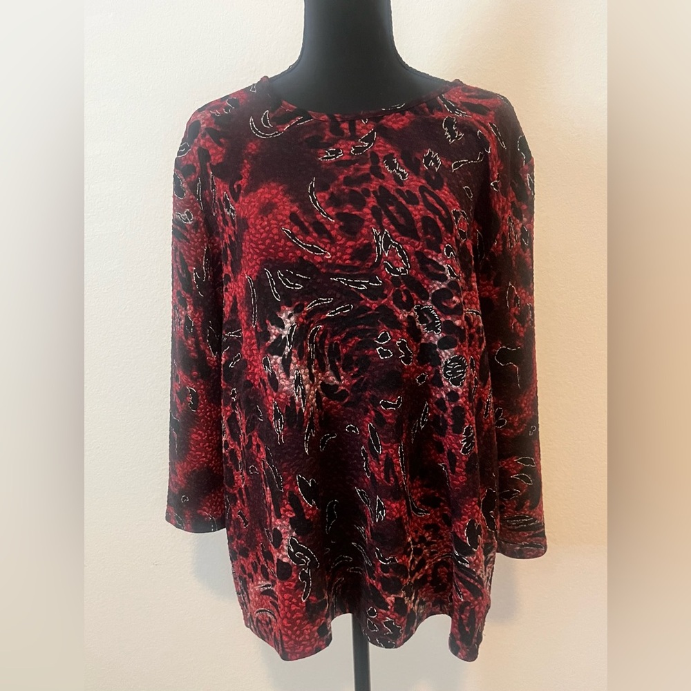 Red and black design knit top